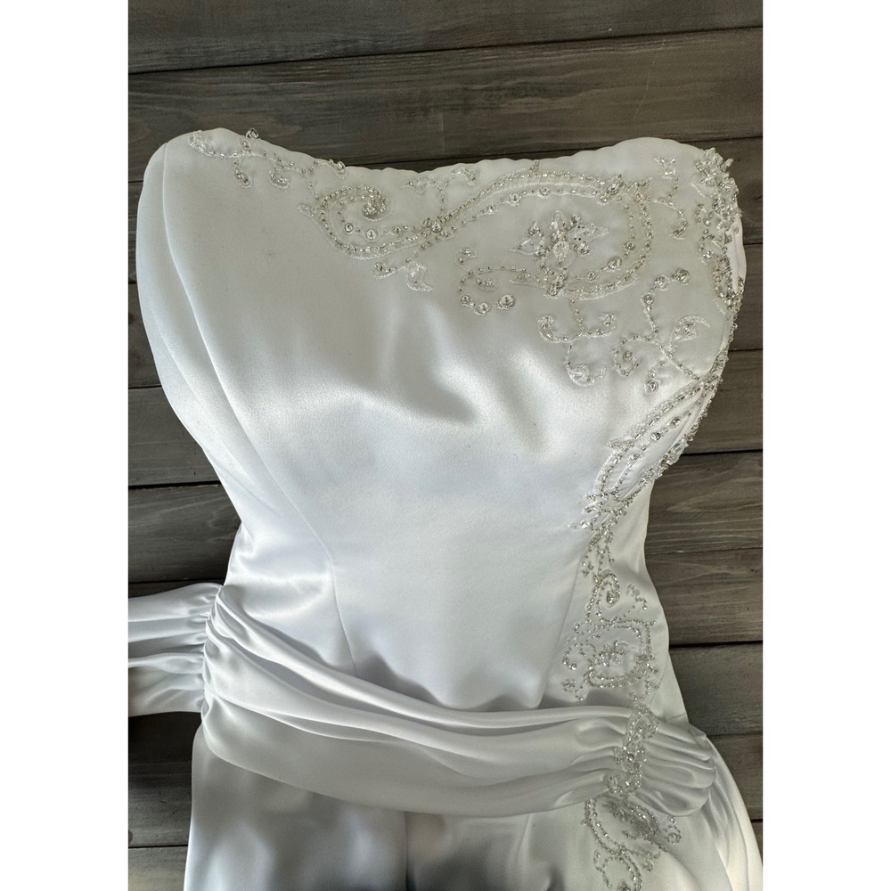 strapless satin white wedding gown from Essense of Australia with beading Size 8 - Picture 3 of 16